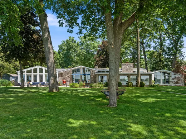 3052 Oakdale Ave, Hickory Corners, MI 49060
