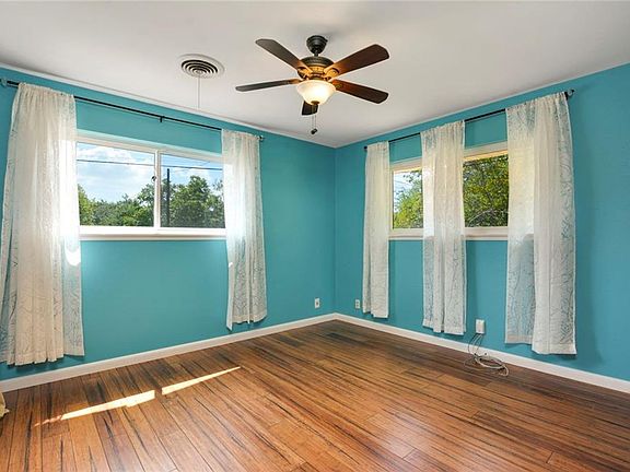 5th image of 5708 Parkwood Dr