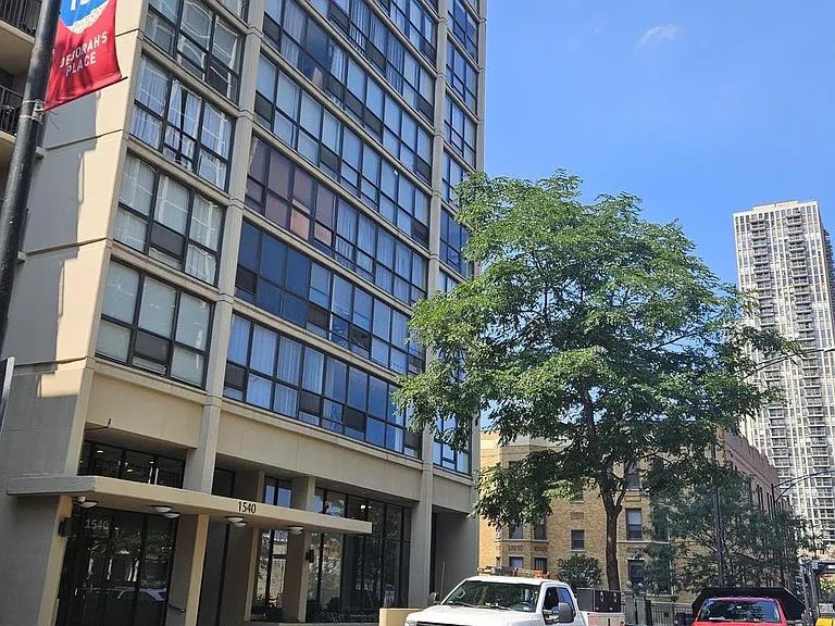 1540 N La Salle Dr #1005 — Photo 1