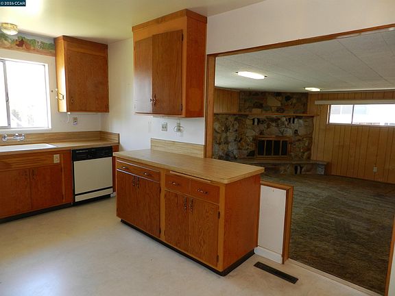 2nd image of 265 Jensen St