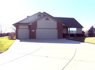 1535 E Bearhill Rd, Valley Center, KS 67147