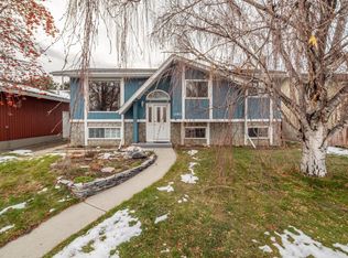 1102 E Cameron Rd S, Lethbridge, AB T1K 4B3