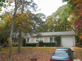 31 Dorothy St, Port Jefferson Station, NY 11776