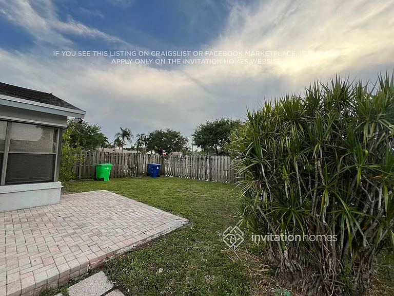 9821 NW 41st Ct — Photo 15