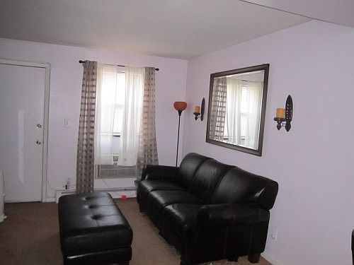 2nd image of 852-C Leland Ave