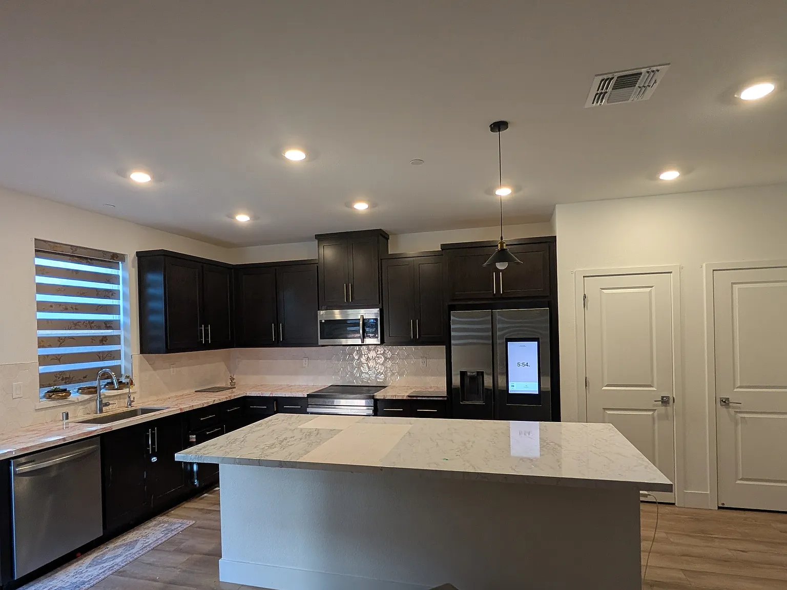 3 bed, 1840 sqft, $3,050 — Photo 2