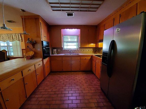 3rd image of 1905 N 58th Ave