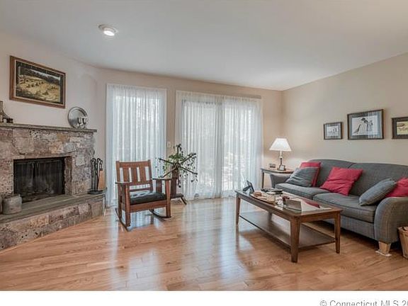 4th image of 29 Pequot Dr