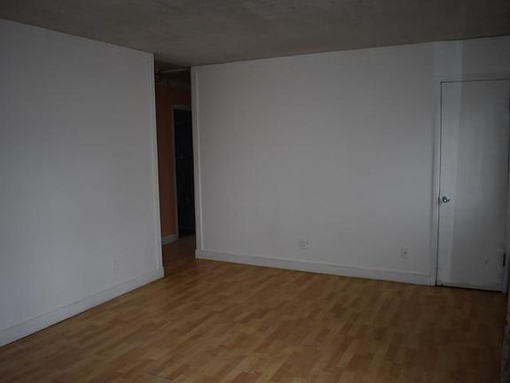 3rd image of 321 State St SW