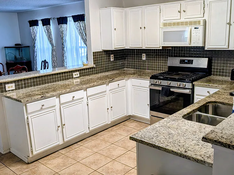 3216 Meadowview Dr — Photo 38