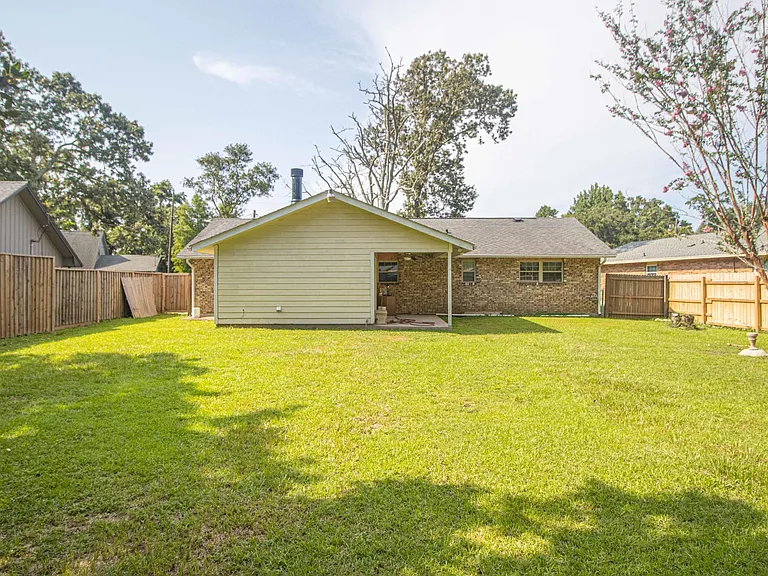 2417 Collins Blvd — Photo 12
