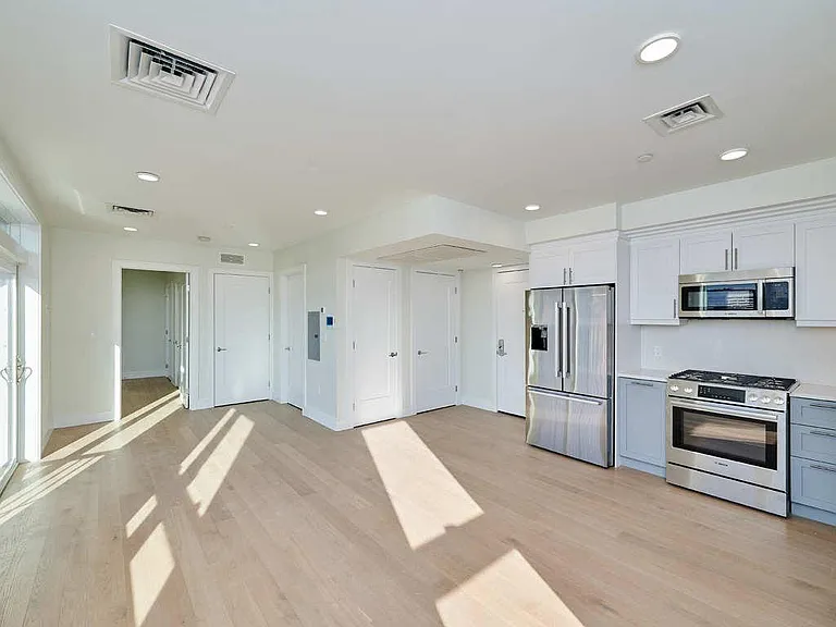 301 Border St #508 — Photo 8