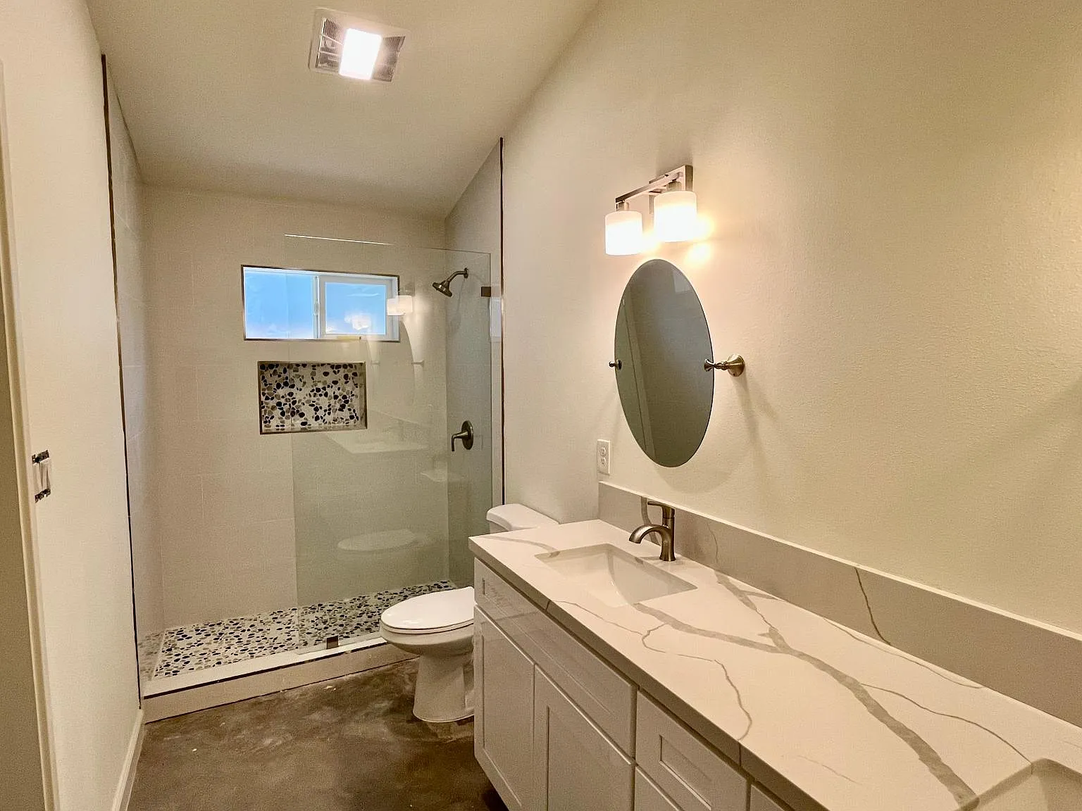 242 S Vista Bonita Ave — Photo 2