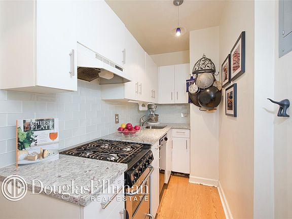 3rd image of 20 W 72nd St #708
