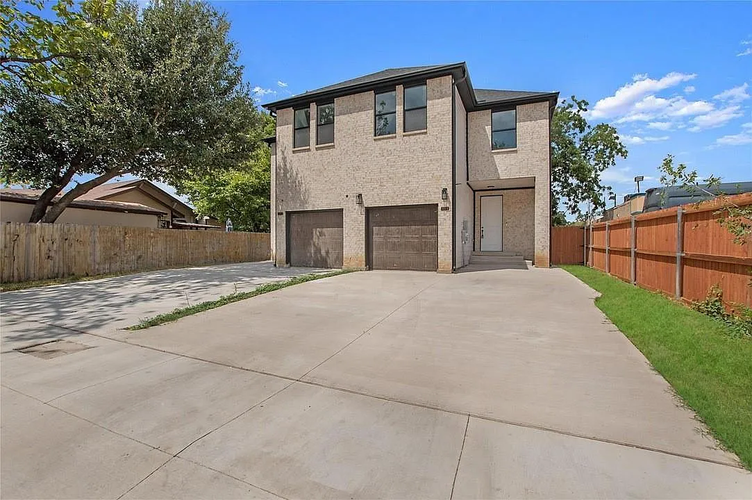 3 bed, 2.5 bath, 2140 sqft, $2,300 — Photo 1