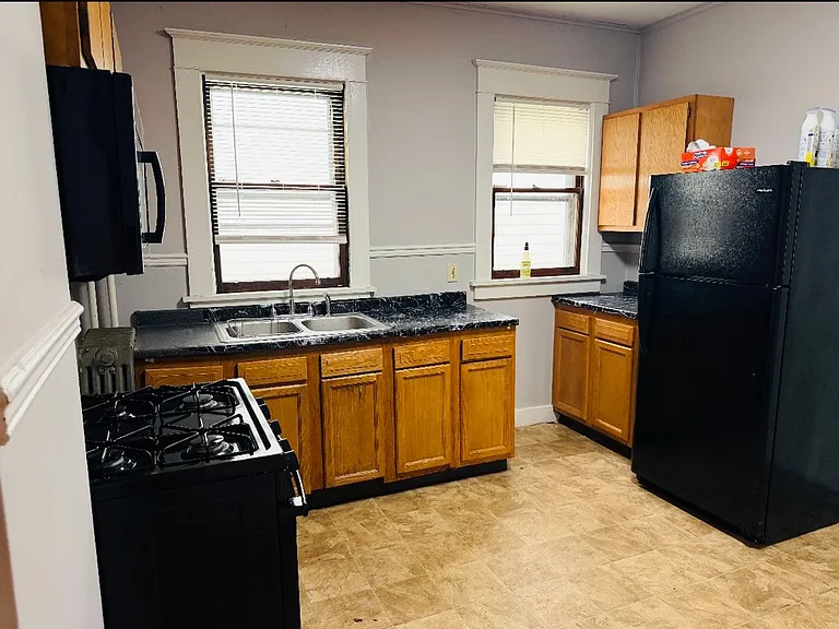 569 Washington Ave — Photo 3