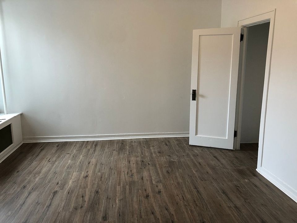 2nd image of 2424 28th St APT 3B