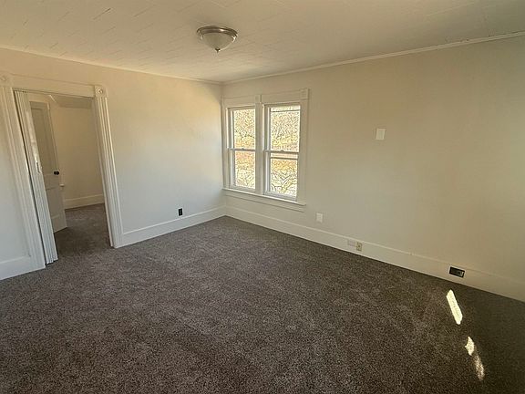 5th image of 246 Clay St