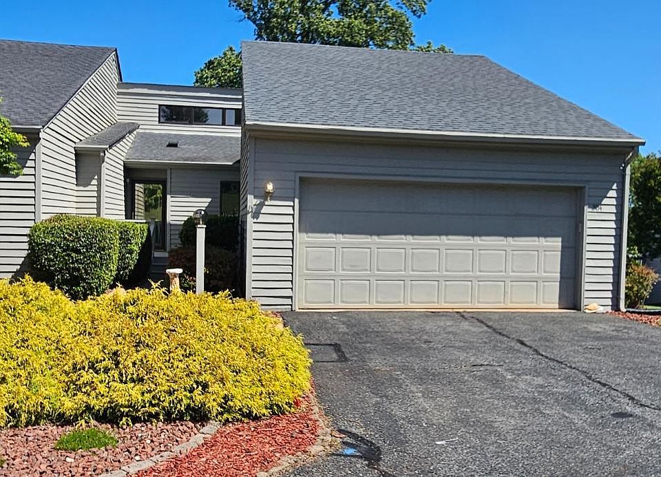 1st image of 204 Shaker Ln