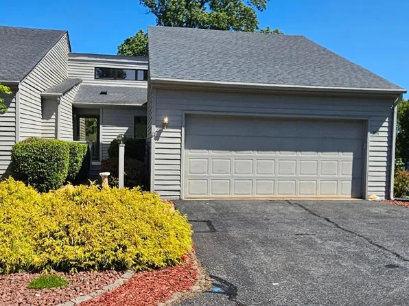 204 Shaker Ln, Forest, VA 24551