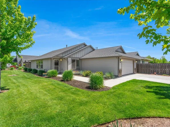 1370 NW 21st St, Redmond, OR 97756