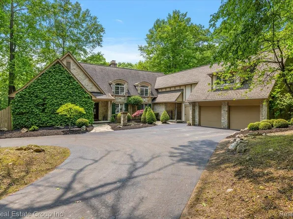 2536 Addison Hills Ct, Oxford, MI 48370