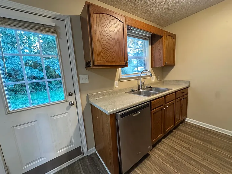 223 Faulkner Ct — Photo 9