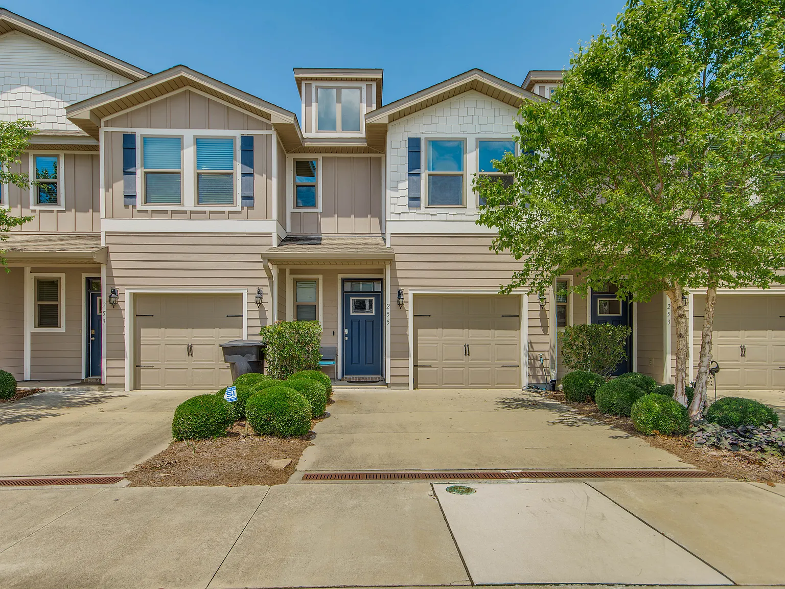 3 bed, 2.5 bath, 1537 sqft, $2,500 — Photo 2