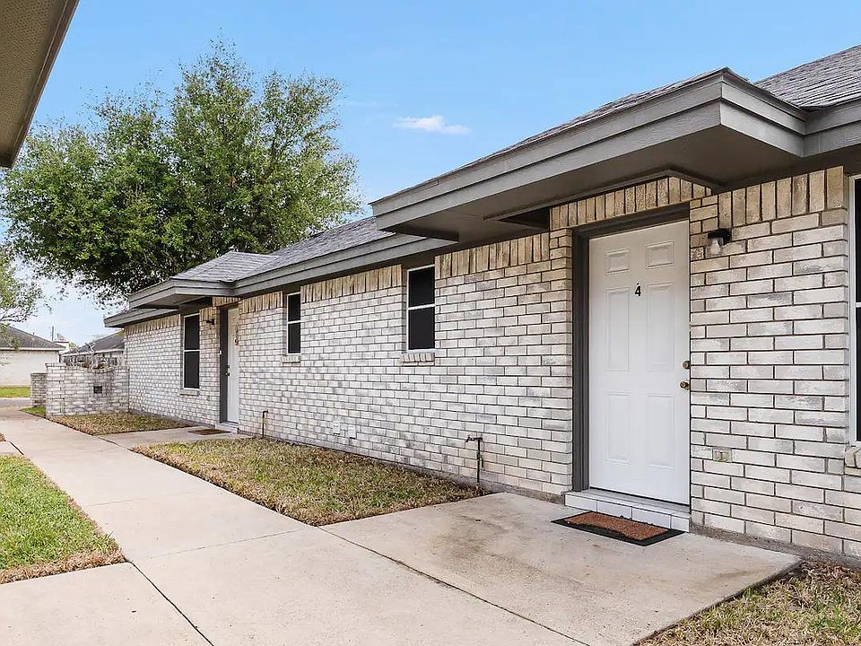 1st image of 903 Lexington Cir #4