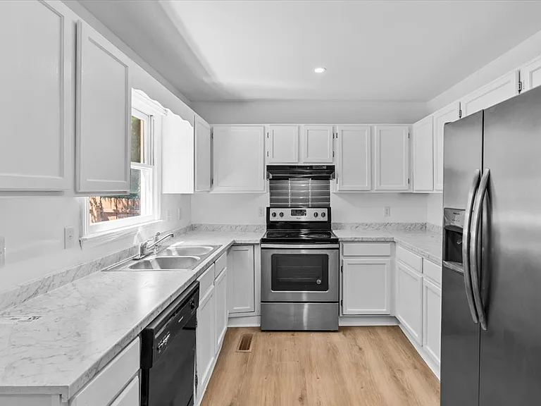 120 Arcaro Dr — Photo 9