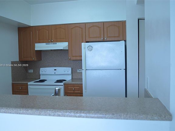 4th image of 406 NW 22nd Ave APT 302
