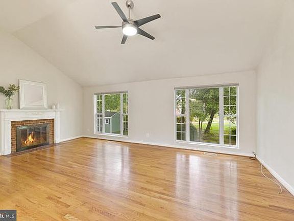 4th image of 1747 Great Falls St