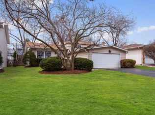 170 N Lambert Rd, Glen Ellyn, IL 60137