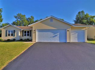 4147 Chandan Blvd, Poplar Grove, IL 61065