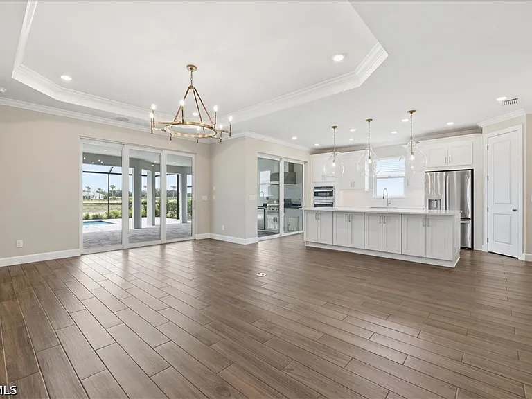 26801 Victoria Pl — Photo 11