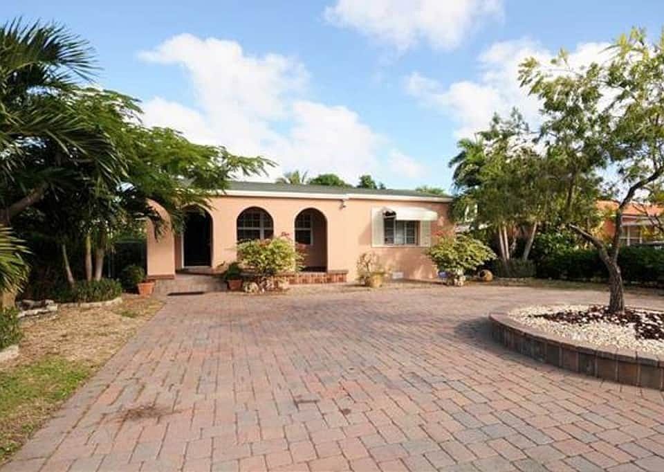 1st image of 331 Russlyn Dr