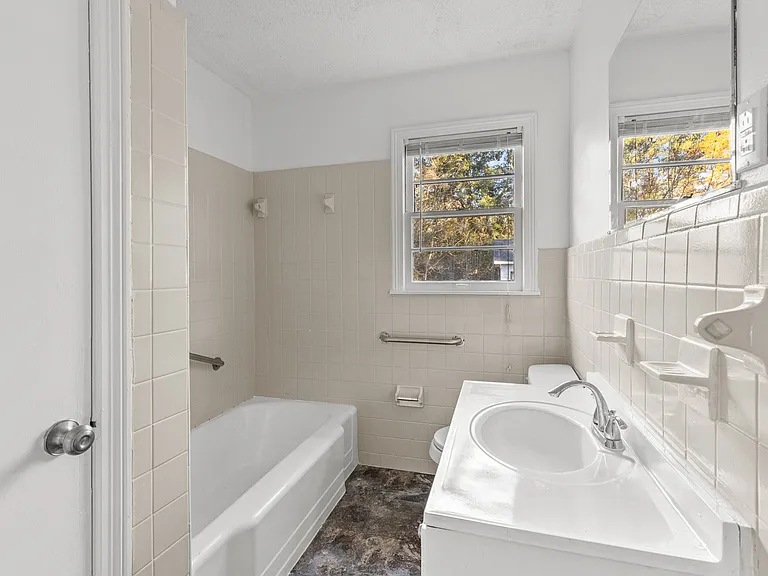 2321 4th St NE — Photo 14