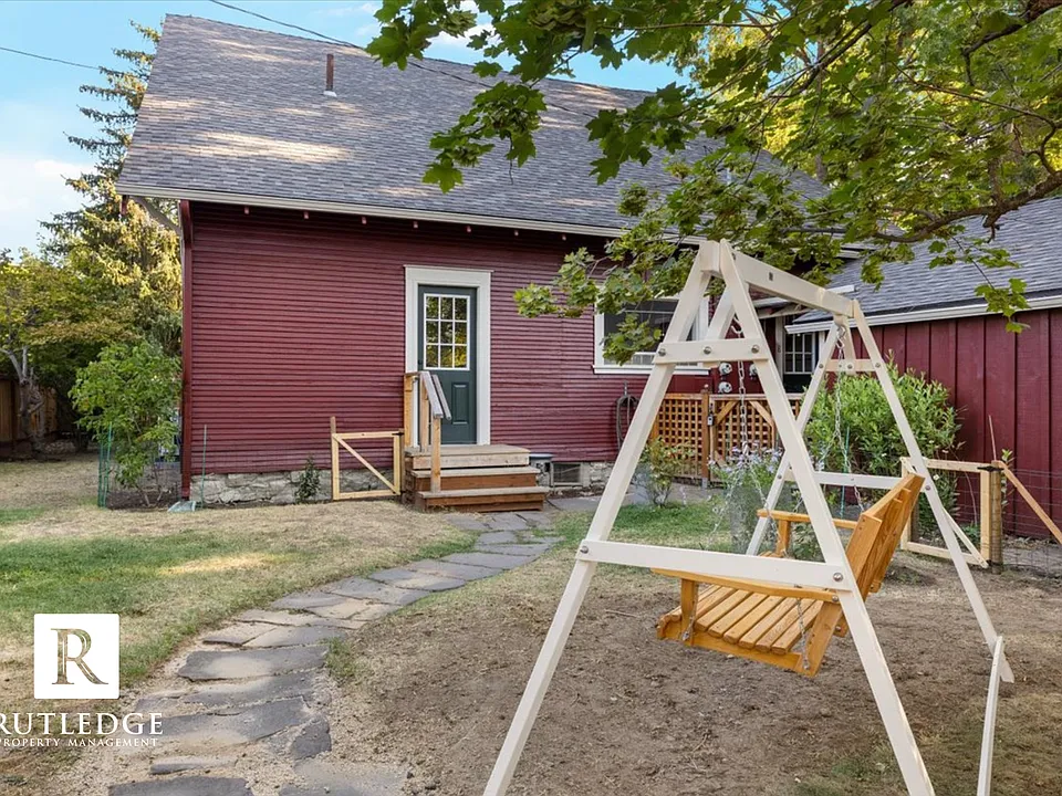 8 Willamette Ave