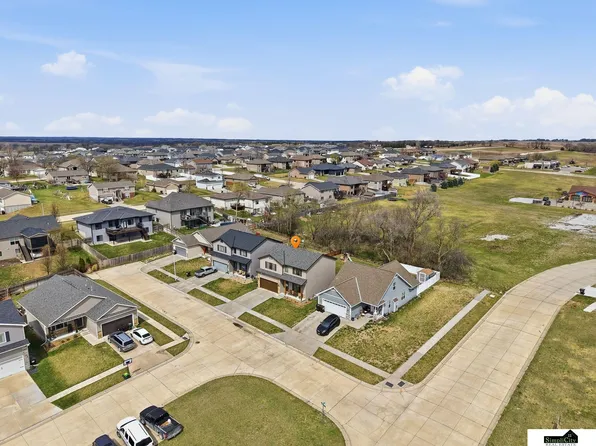 941 Scotts Creek Ct, Hickman, NE 68372