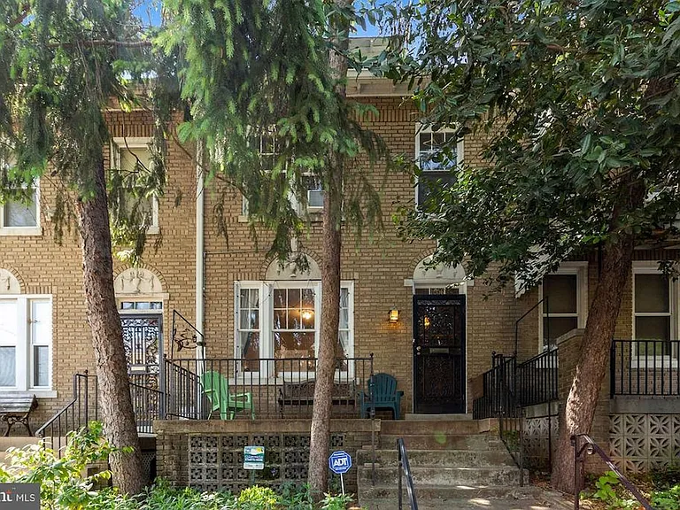 1006 Quebec Pl NW — Photo 1