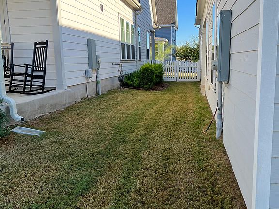 4th image of 1012 Twain St