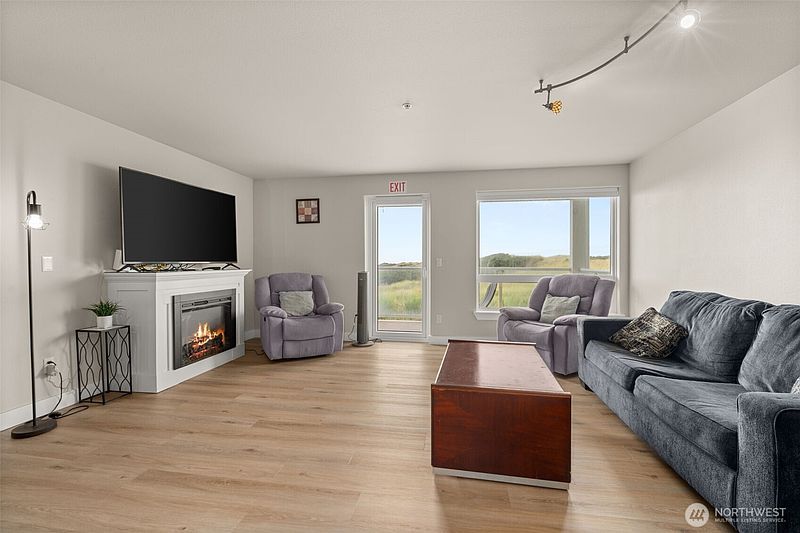 2nd image of 1600 W Ocean Avenue #925