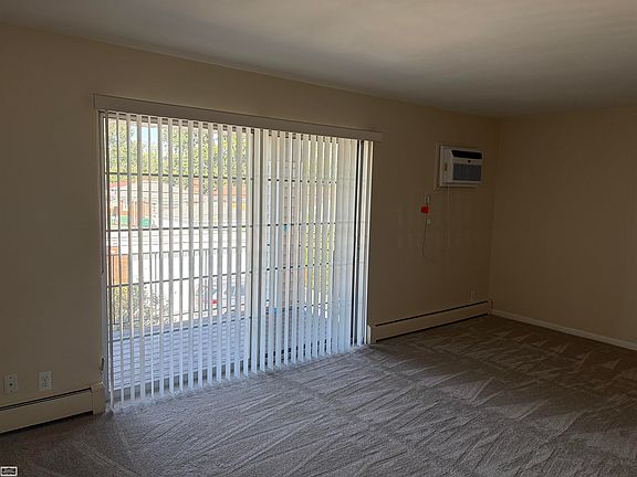 5th image of 23321 Kelly Rd APT 8