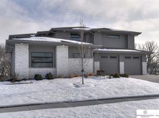 21501 B St, Elkhorn, NE 68022