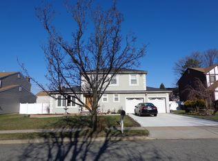 18 Scarlet Dr, Parlin, NJ