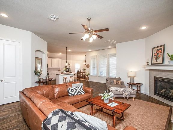 2nd image of 4405 Juniper Ln