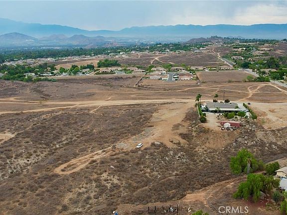 5th image of 976 Highridge St