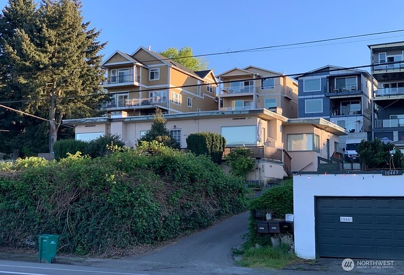 2nd image of 10451 Rainier Avenue S