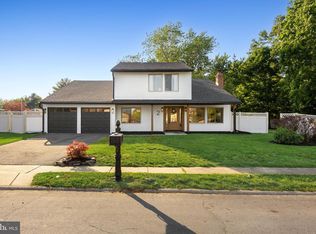 2 Primrose Dr, Sicklerville, NJ 08081