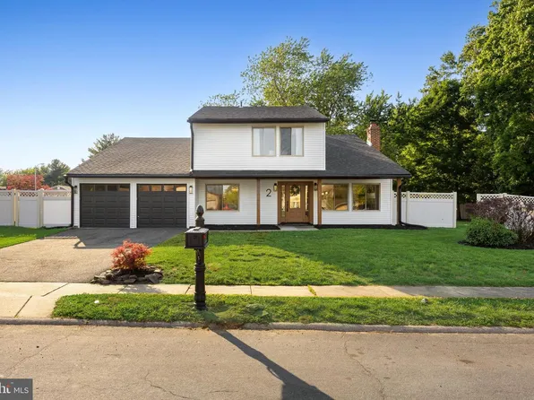 2 Primrose Dr, Sicklerville, NJ 08081